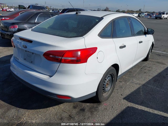 1FADP3E28JL260595 Ford FOCUS S