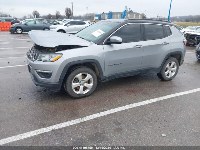 Jeep Compass Latitude 4x4 2018 3C4NJDBBXJT485065 Image 2