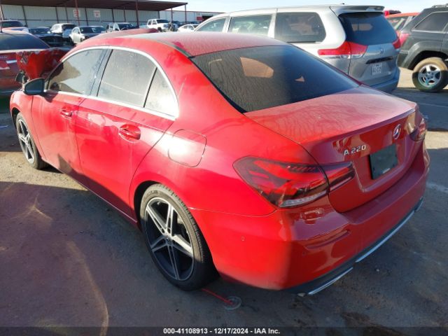 WDD3G4EB0KW026615 Mercedes-Benz A 220