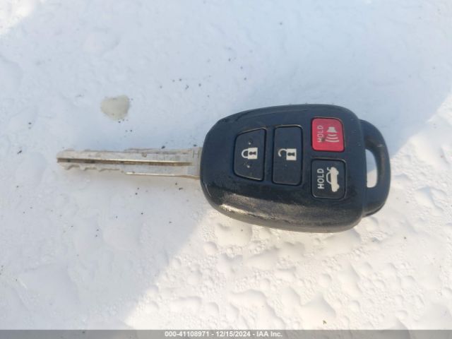 2T1BURHE7JC965950 Toyota COROLLA LE