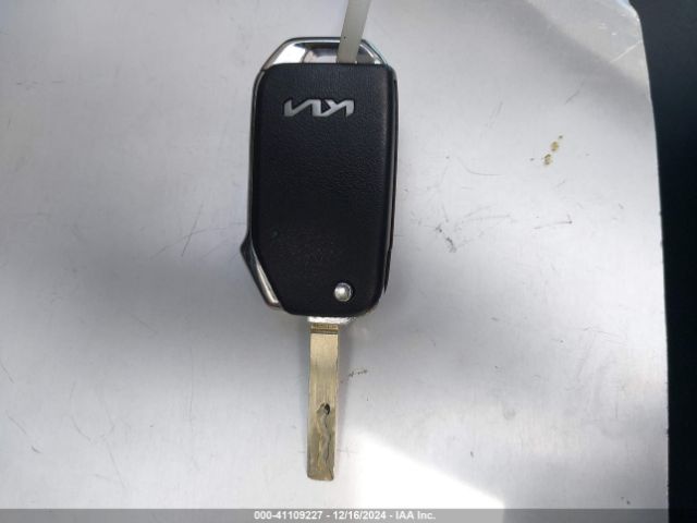KNDCP3LE1P5087261 KIA NIRO LX
