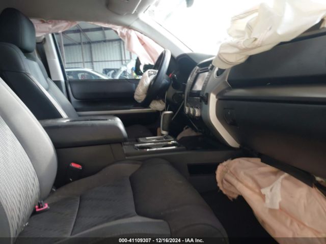 5TFEY5F18EX158063 Toyota Tundra Sr5 5.7l V8