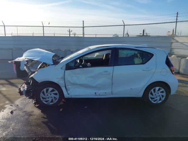 JTDKDTB36F1114478 Toyota Prius C Two
