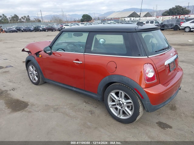 2013 MINI HARDTOP WMWSU3C56DT681868 Photo 2