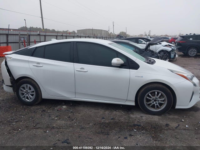 Toyota Prius Two 2018 JTDKBRFU3J3059397 Image 13