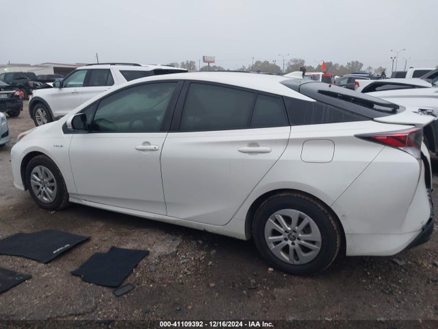 Toyota Prius Two 2018 JTDKBRFU3J3059397 Image 14