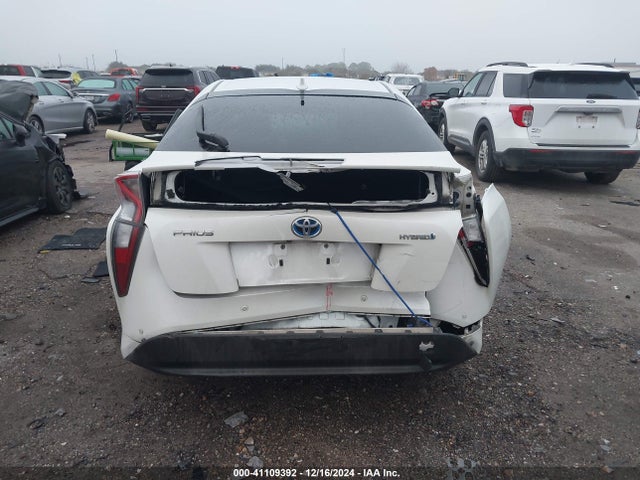 Toyota Prius Two 2018 JTDKBRFU3J3059397 Image 16