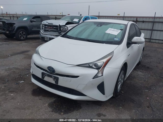 Toyota Prius Two 2018 JTDKBRFU3J3059397 Image 2