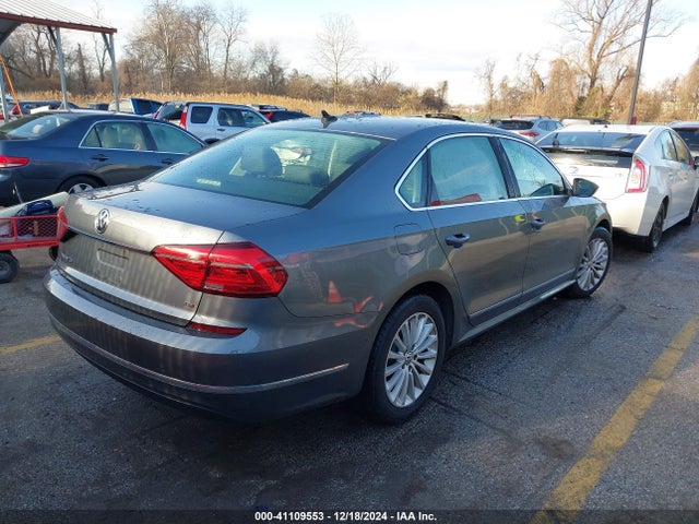 1VWBT7A33GC058515 Volkswagen Passat 1.8t Se