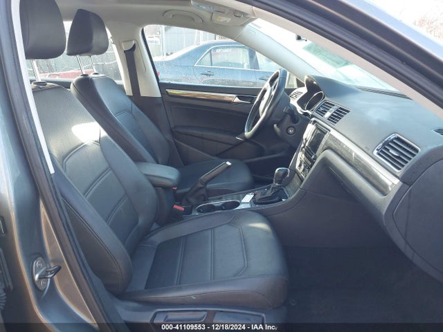 1VWBT7A33GC058515 Volkswagen Passat 1.8t Se