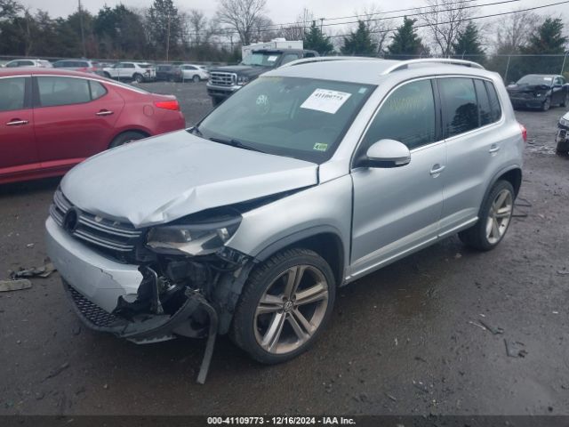 WVGAV7AX5GW025022 Volkswagen Tiguan R-line