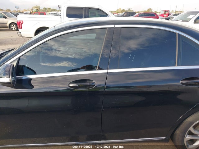 55SWF4JB3FU053008 Mercedes-Benz C 300 Luxury/sport