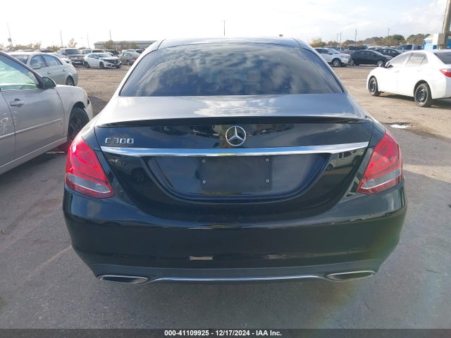 55SWF4JB3FU053008 Mercedes-Benz C 300 Luxury/sport