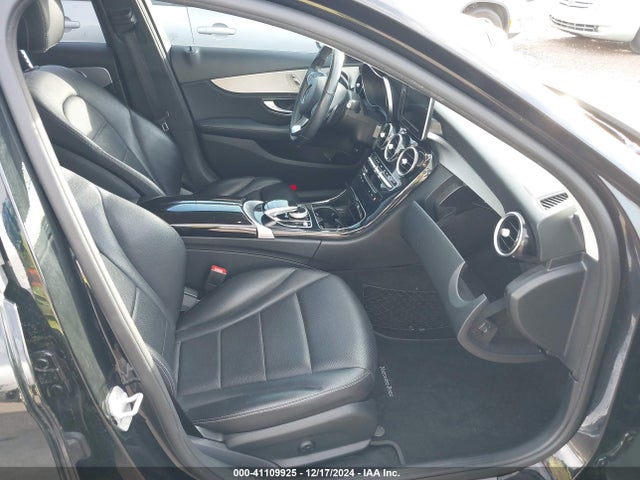 55SWF4JB3FU053008 Mercedes-Benz C 300 Luxury/sport