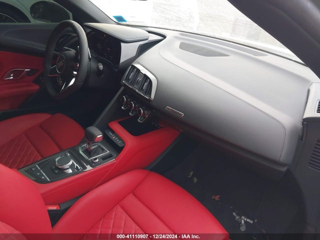 2023 AUDI R8 SPYDER WUA4BCFX7P7901324 Photo 4