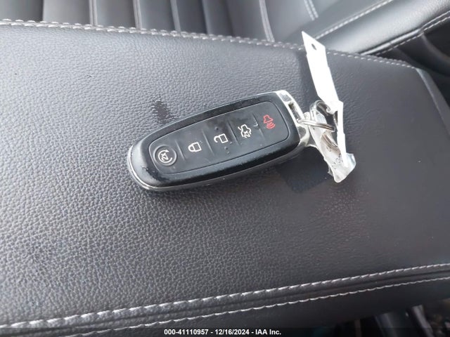 Ford Escape Titanium 2017 1FMCU9J92HUB01303 Image 11