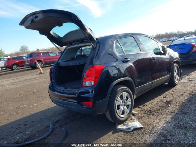 3GNCJKSB4JL262507 Chevrolet TRAX LS