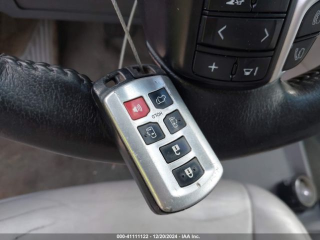 5TDYK3DC7FS555763 Toyota Sienna Xle 8 Passenger