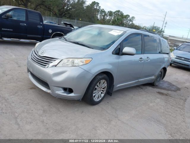 5TDYK3DC7FS555763 Toyota Sienna Xle 8 Passenger