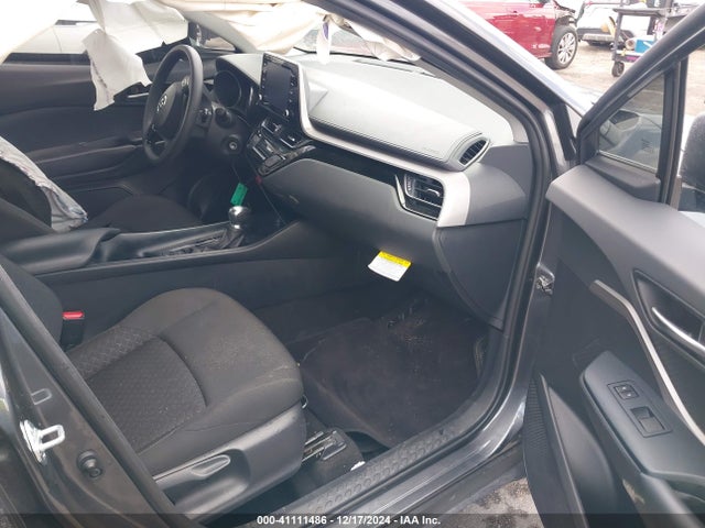 NMTKHMBX9MR128502 Toyota C-HR LE