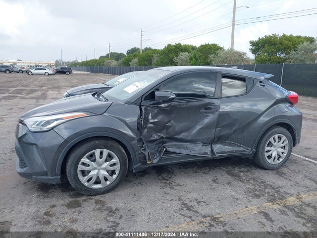 NMTKHMBX9MR128502 Toyota C-HR LE