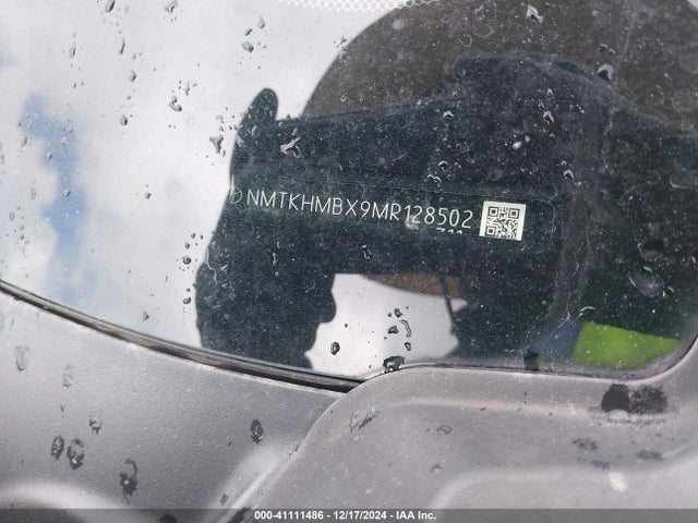 NMTKHMBX9MR128502 Toyota C-HR LE