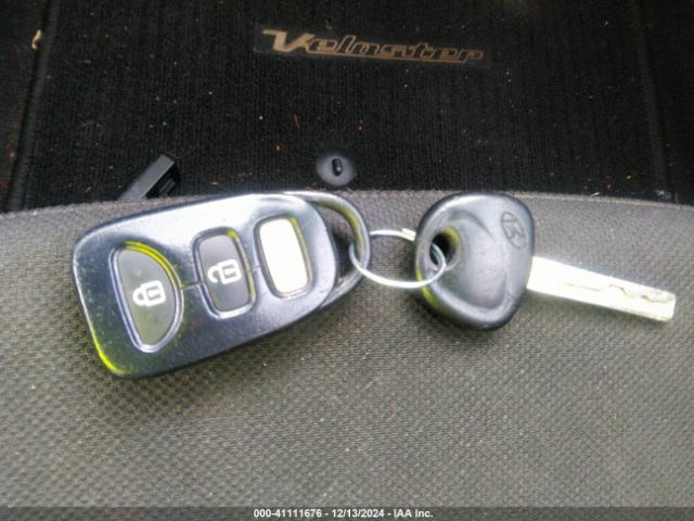 KMHTC6AD3EU208653 Hyundai Veloster Base W/black