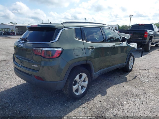 3C4NJCBB2JT194067 Jeep Compass Latitude Fwd