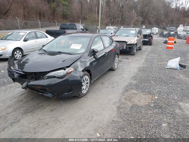 Toyota COROLLA LE 2018 2T1BURHE9JC029165 Image 2