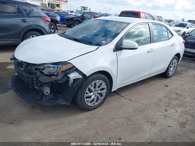 Toyota COROLLA LE 2018 5YFBURHE2JP767079 Image 2