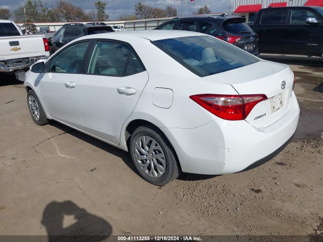 Toyota COROLLA LE 2018 5YFBURHE2JP767079 Image 3