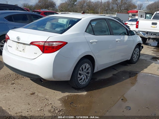 Toyota COROLLA LE 2018 5YFBURHE2JP767079 Image 4