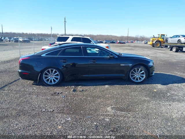 Jaguar XJ 2014 SAJWJ1CD0E8V69761 Image 13
