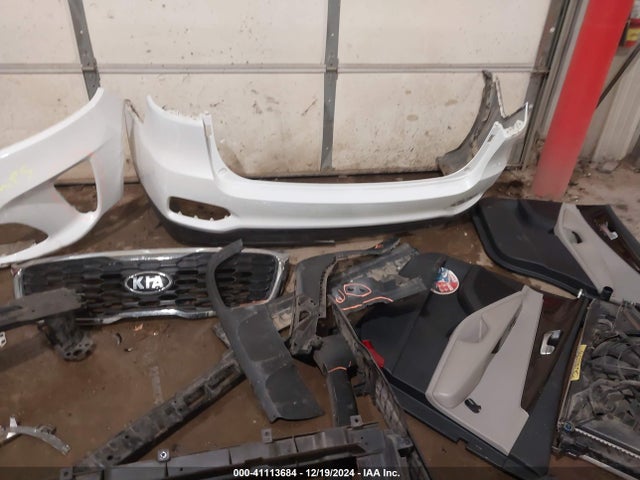 5XYPGDA38KG453404 KIA Sorento 2.4l Lx