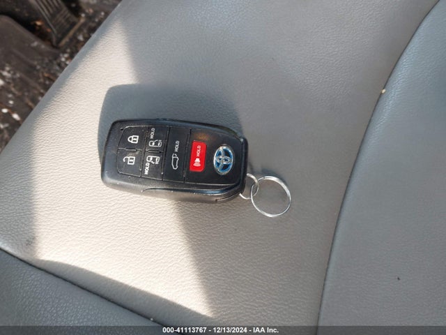 5TDYRKEC6NS078018 Toyota SIENNA XLE