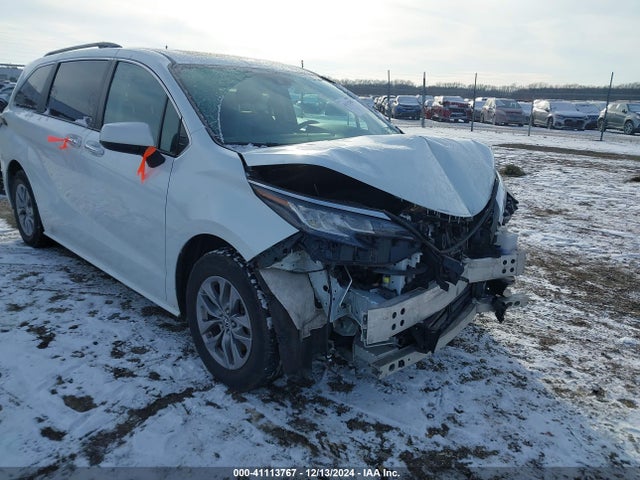 5TDYRKEC6NS078018 Toyota SIENNA XLE