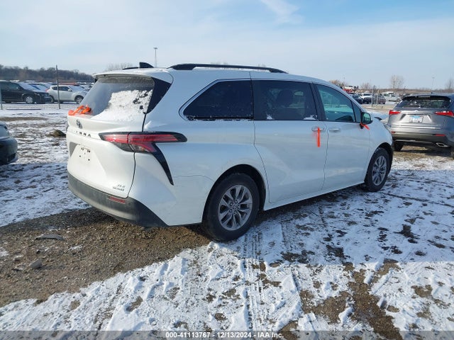 5TDYRKEC6NS078018 Toyota SIENNA XLE