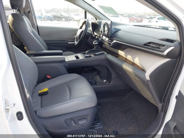 5TDYRKEC6NS078018 Toyota SIENNA XLE