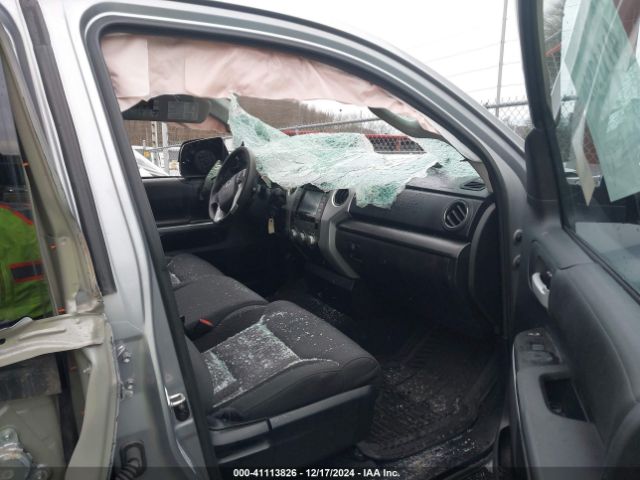 5TFUY5F18FX473460 Toyota Tundra Sr5 5.7l V8