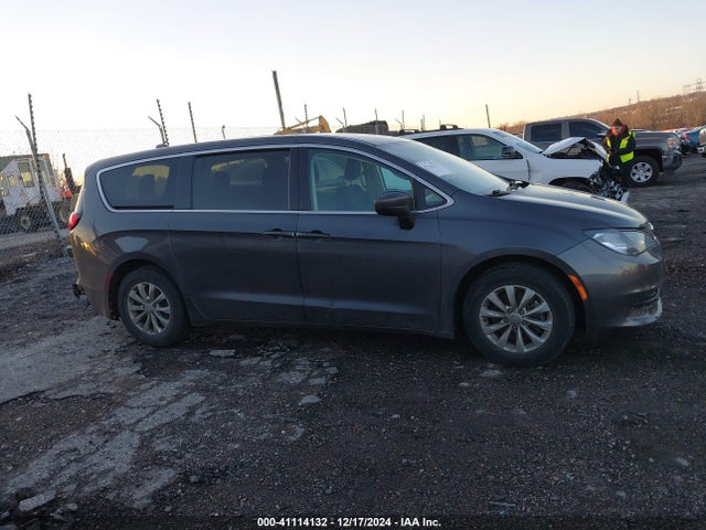 2C4RC1DGXHR723156 Chrysler Pacifica Touring