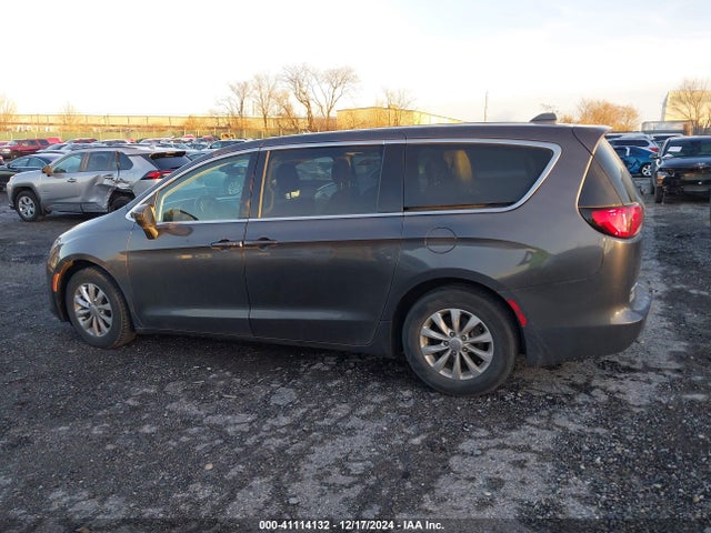 2C4RC1DGXHR723156 Chrysler Pacifica Touring