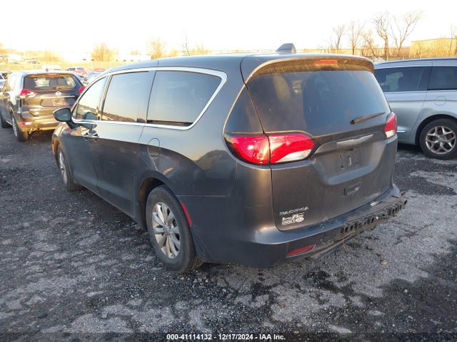 2C4RC1DGXHR723156 Chrysler Pacifica Touring