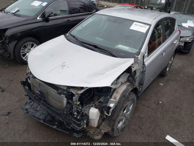 JTMBFREV3FJ020505 Toyota RAV4 LE