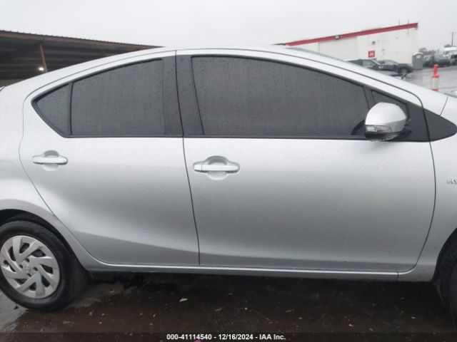JTDKDTB3XG1122309 Toyota Prius C Two
