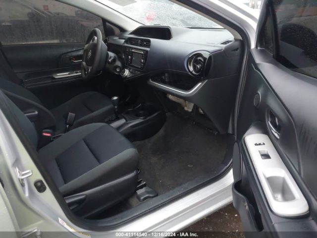 JTDKDTB3XG1122309 Toyota Prius C Two