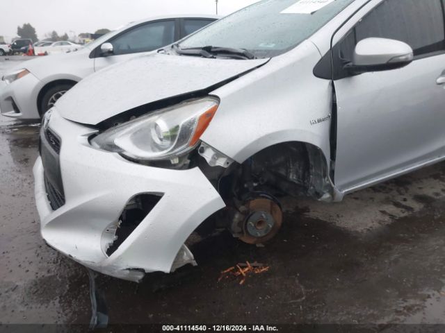 JTDKDTB3XG1122309 Toyota Prius C Two