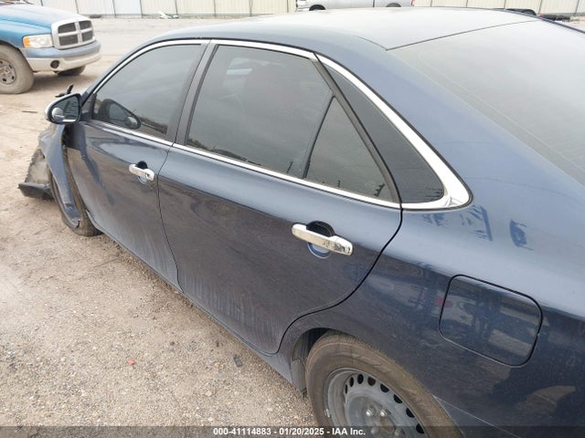 Toyota CAMRY LE 2015 4T4BF1FK4FR514247 Image 3