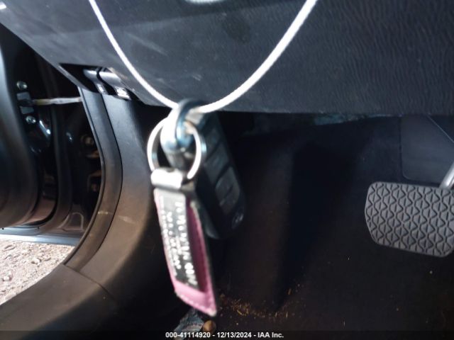 3MYDLBYV3KY514536 Toyota YARIS LE