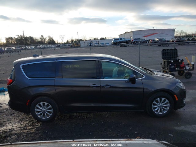 2C4RC1FG2KR652815 Chrysler Pacifica Touring Plus