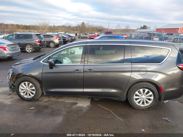 2C4RC1FG2KR652815 Chrysler Pacifica Touring Plus
